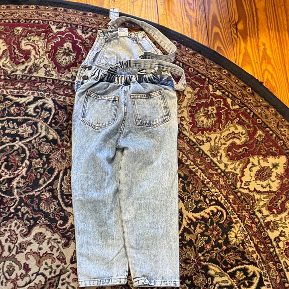 Vintage kids Light Wash Denim Overalls with Embroidered Patch 5 - Picture 7 of 7